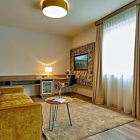 Am 4* Neutraubling